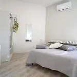 Daire Seaside Dream View-private Beachfront Terrace Meta