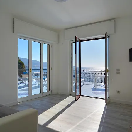Seaside Dream View-private Beachfront Terrace Lägenhet *