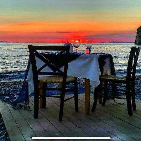 Daire Seaside Dream View-private Beachfront Terrace Meta